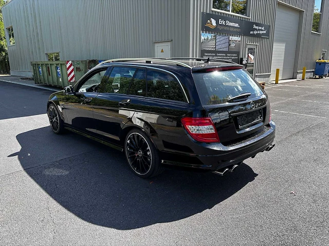 Mercedes- benz w204 c63 - afbeelding 13 van  18