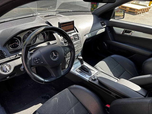 Mercedes- benz w204 c63 - afbeelding 14 van  18