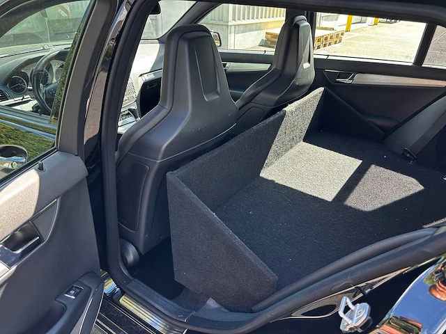 Mercedes- benz w204 c63 - afbeelding 16 van  18