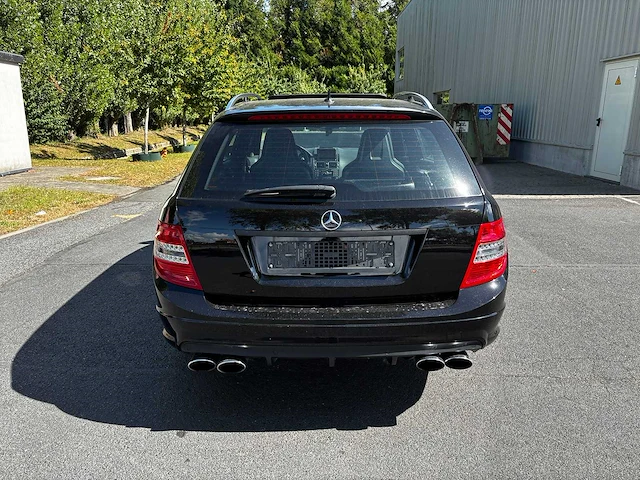 Mercedes- benz w204 c63 - afbeelding 17 van  18