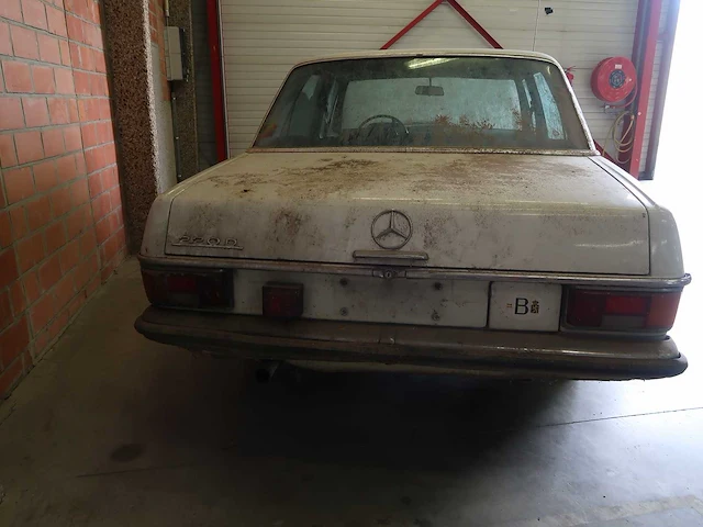 Mercedes 220 barnfind - afbeelding 16 van  62