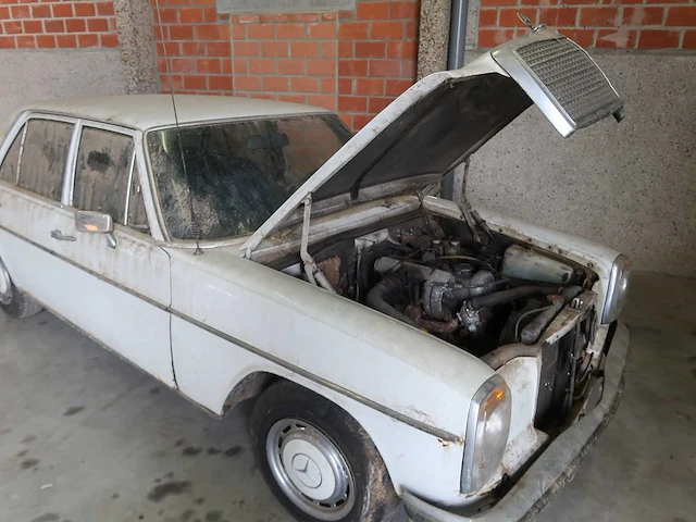 Mercedes 220 barnfind - afbeelding 44 van  62
