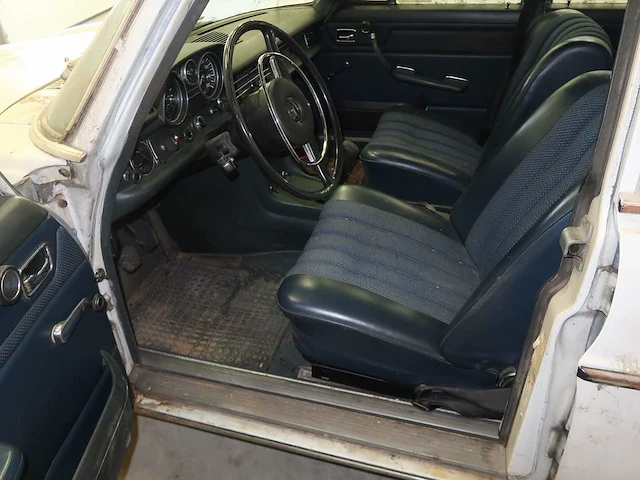 Mercedes 220 barnfind - afbeelding 47 van  62