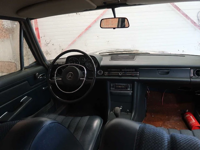 Mercedes 220 barnfind - afbeelding 58 van  62