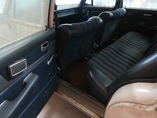 Mercedes 220 barnfind - afbeelding 60 van  62