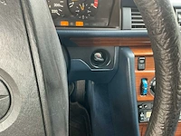 Mercedes 230 oldtimer uit 1990 - afbeelding 7 van  41