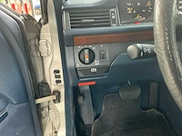 Mercedes 230 oldtimer uit 1990 - afbeelding 10 van  41