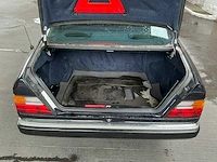 Mercedes 230 oldtimer uit 1990 - afbeelding 16 van  41