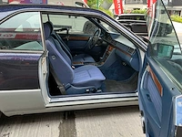 Mercedes 230 oldtimer uit 1990 - afbeelding 17 van  41