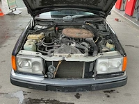 Mercedes 230 oldtimer uit 1990 - afbeelding 20 van  41
