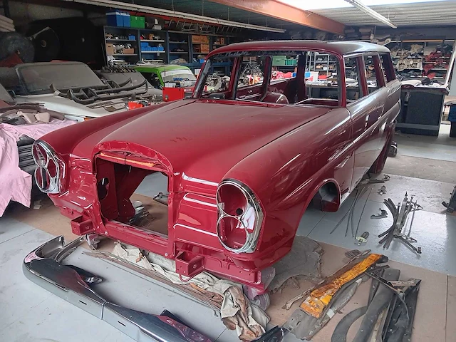 Mercedes 230 s universal stationwagon - afbeelding 6 van  17