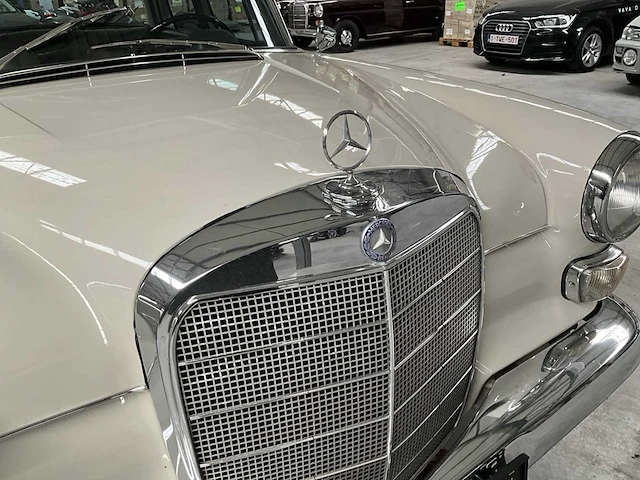 Mercedes 230 w110 - afbeelding 4 van  39