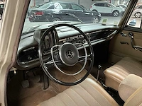 Mercedes 230 w110 - afbeelding 16 van  39