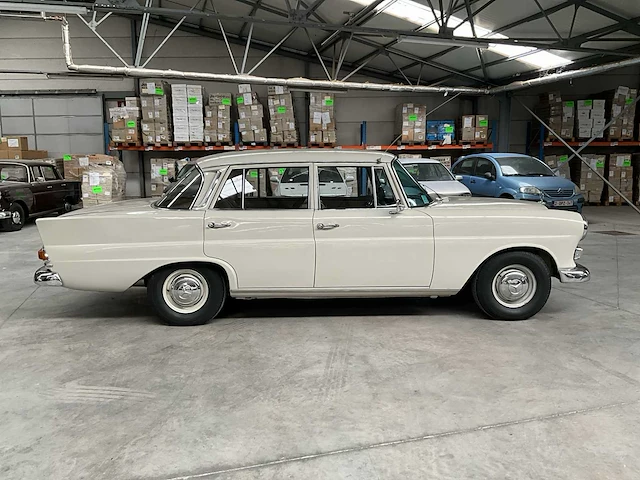 Mercedes 230 w110 - afbeelding 37 van  39