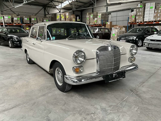 Mercedes 230 w110 - afbeelding 38 van  39