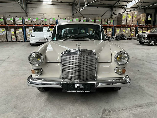 Mercedes 230 w110 - afbeelding 39 van  39