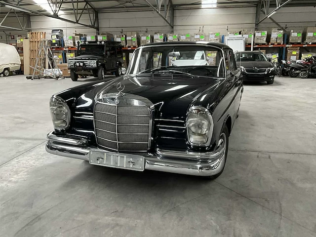 Mercedes 230s w111 - afbeelding 1 van  26