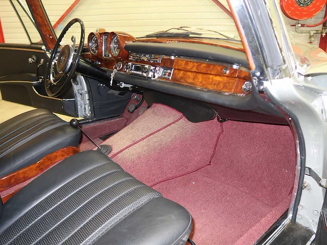 Mercedes 250 coupé - afbeelding 37 van  59