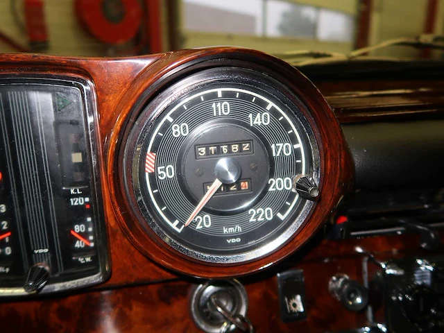 Mercedes 250 coupé - afbeelding 47 van  59