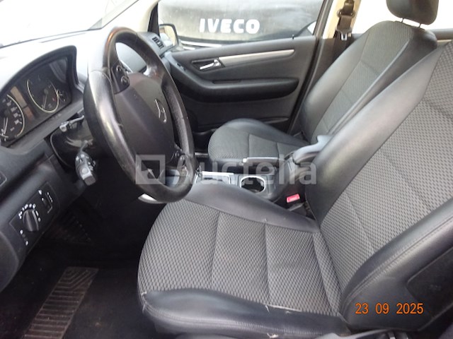 Mercedes a180 cdi - afbeelding 29 van  31