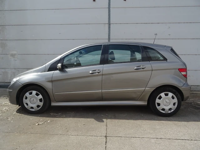 Mercedes b180 cdi - afbeelding 1 van  26