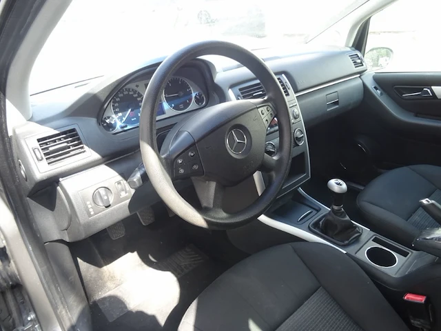 Mercedes b180 cdi - afbeelding 25 van  26