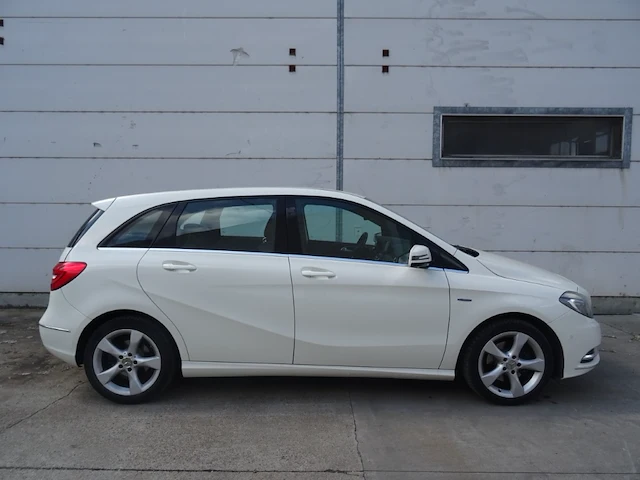 Mercedes b180 cdi - afbeelding 2 van  14