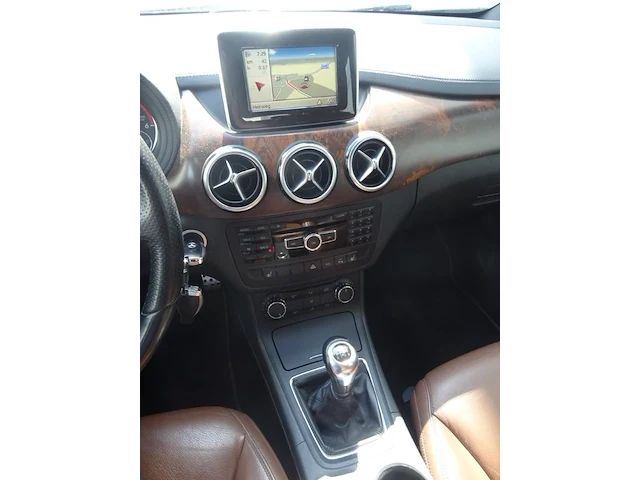 Mercedes b180 cdi - afbeelding 12 van  14