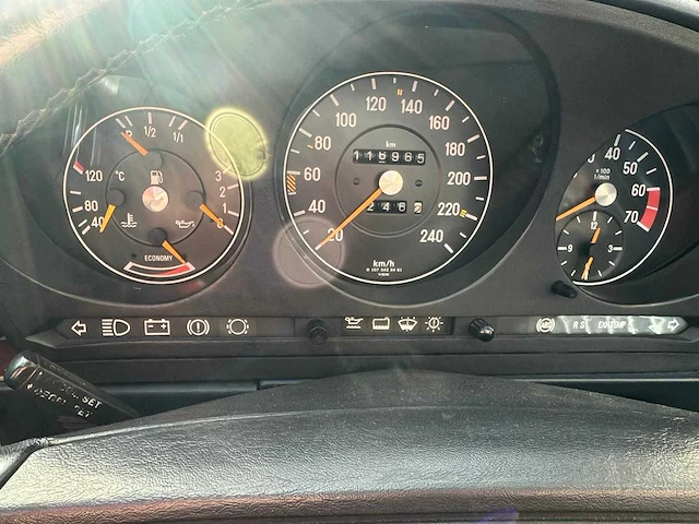 Mercedes-benz - 560 sl - oldtimer - afbeelding 2 van  14