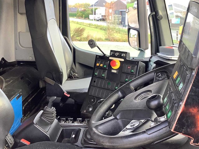 Mercedes-benz - arocs 963-0-a - vrachtwagen trekker - 2016 - afbeelding 10 van  26