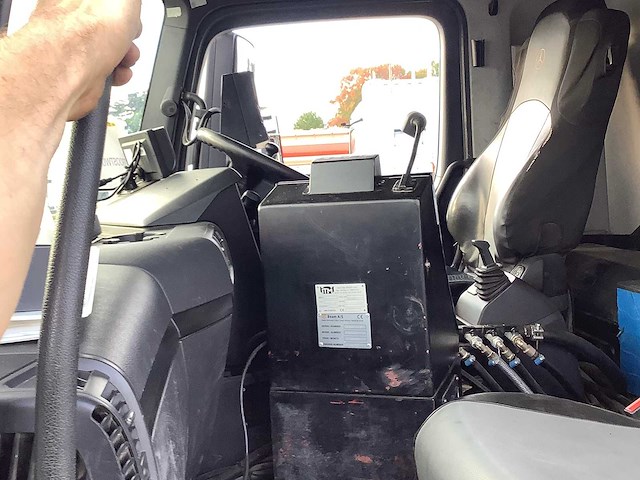 Mercedes-benz - arocs 963-0-a - vrachtwagen trekker - 2016 - afbeelding 9 van  26