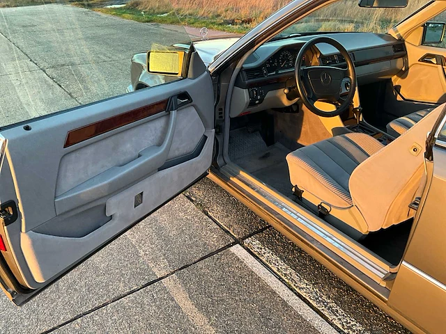 Mercedes-benz - c124 - e320 - oldtimer - afbeelding 10 van  38