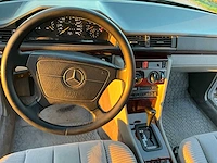 Mercedes-benz - c124 - e320 - oldtimer - afbeelding 12 van  38