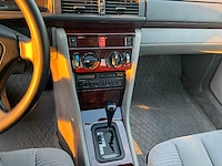 Mercedes-benz - c124 - e320 - oldtimer - afbeelding 13 van  38
