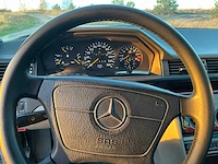 Mercedes-benz - c124 - e320 - oldtimer - afbeelding 14 van  38