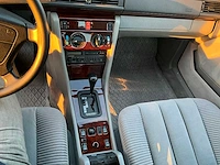 Mercedes-benz - c124 - e320 - oldtimer - afbeelding 17 van  38