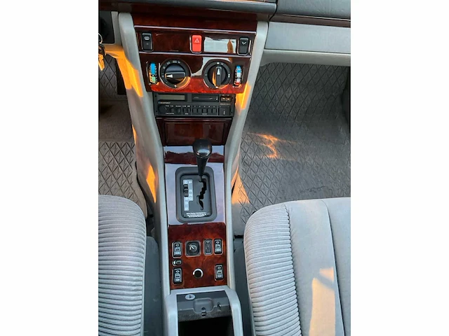 Mercedes-benz - c124 - e320 - oldtimer - afbeelding 18 van  38