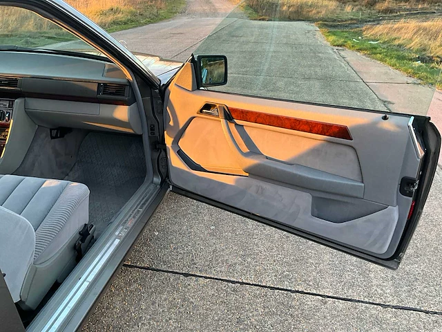 Mercedes-benz - c124 - e320 - oldtimer - afbeelding 19 van  38