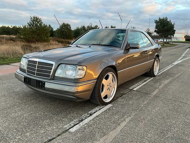 Mercedes-benz - c124 - e320 - oldtimer - afbeelding 1 van  38