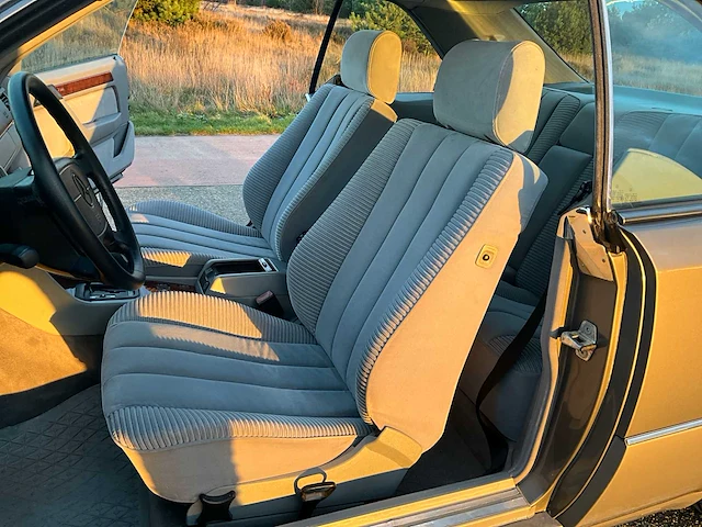 Mercedes-benz - c124 - e320 - oldtimer - afbeelding 21 van  38