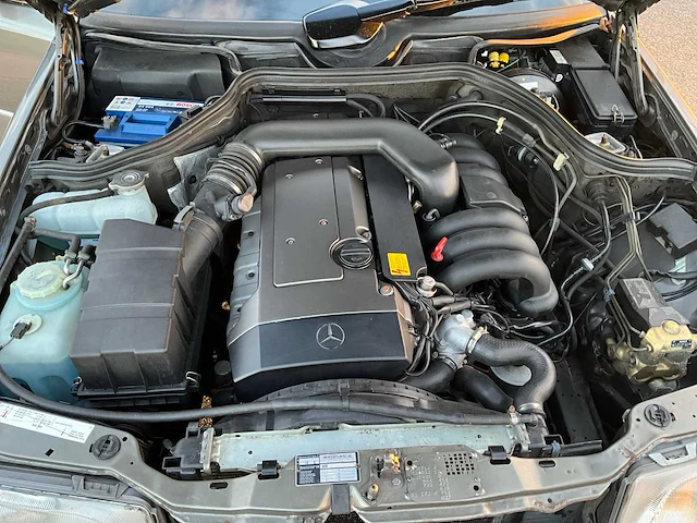 Mercedes-benz - c124 - e320 - oldtimer - afbeelding 22 van  38