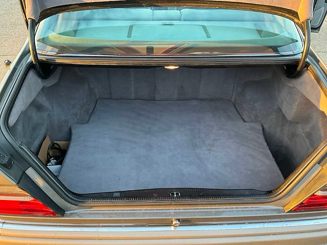 Mercedes-benz - c124 - e320 - oldtimer - afbeelding 33 van  38
