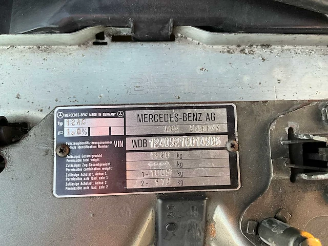 Mercedes-benz - c124 - e320 - oldtimer - afbeelding 35 van  38