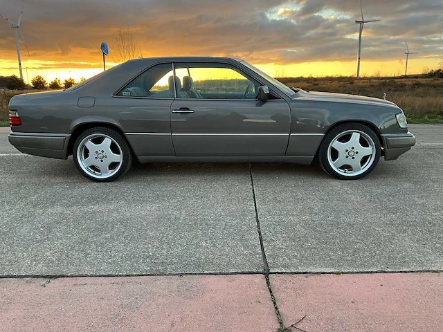 Mercedes-benz - c124 - e320 - oldtimer - afbeelding 5 van  38