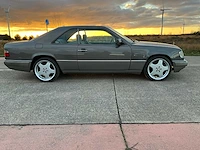 Mercedes-benz - c124 - e320 - oldtimer - afbeelding 5 van  38