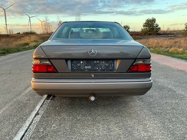 Mercedes-benz - c124 - e320 - oldtimer - afbeelding 7 van  38