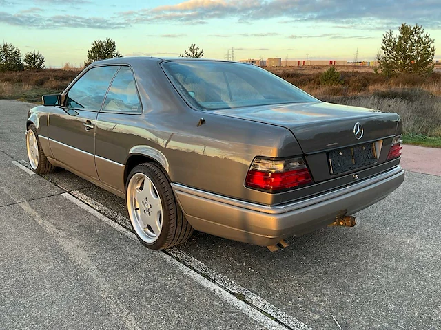 Mercedes-benz - c124 - e320 - oldtimer - afbeelding 8 van  38