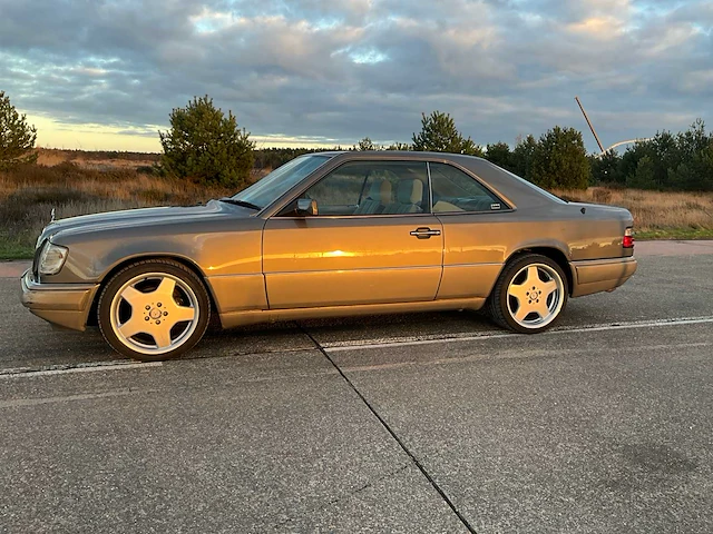 Mercedes-benz - c124 - e320 - oldtimer - afbeelding 9 van  38