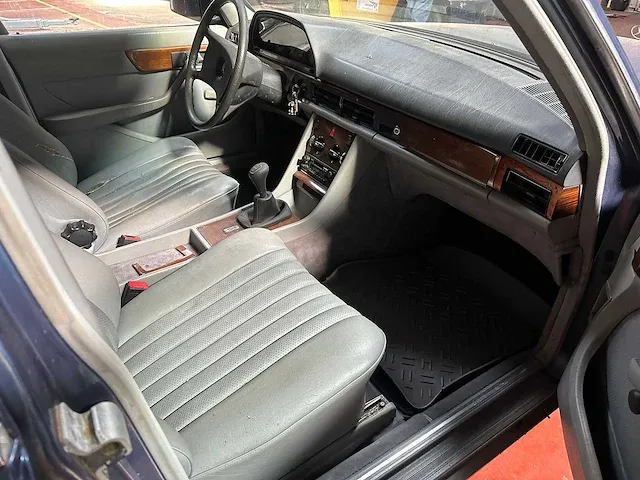 Mercedes-benz - s klasse - w126 280s - oldtimer - afbeelding 32 van  40