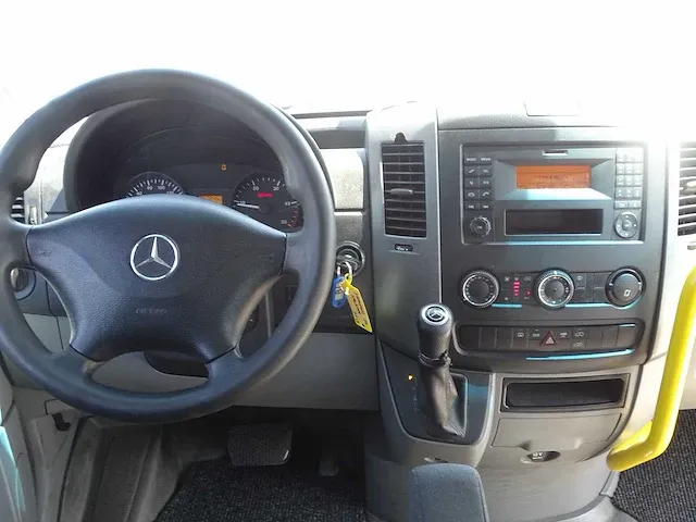 Mercedes-benz - spinter - personenauto - afbeelding 8 van  23